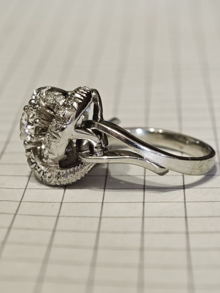 Золота каблучка, з діамантами 0.54ct, 750 проба.