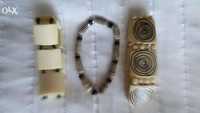 Pulseiras em tons de branco e preto