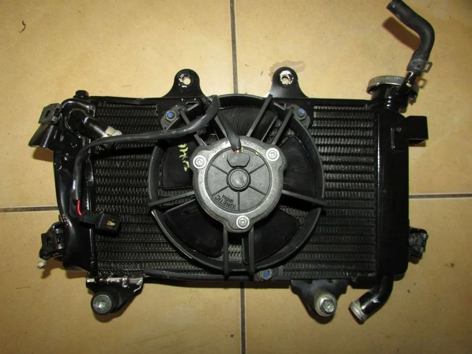 KTM Duke 125 17-23 chłodnica wentylator uszkodzona