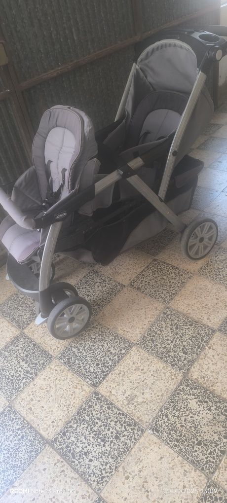 Carrinho de gêmeos