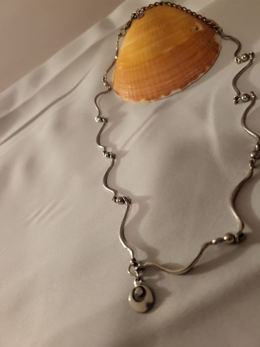 Fio prateado em excelente estado