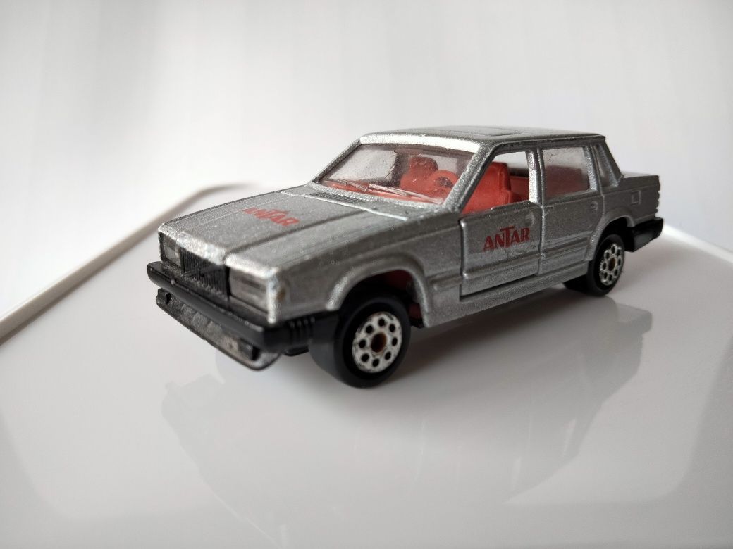 1/61 Volvo 760 GLE - 1985 (Majorette Vintage)