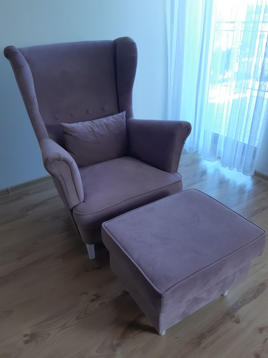 Fotel uszka z podnóżkiem