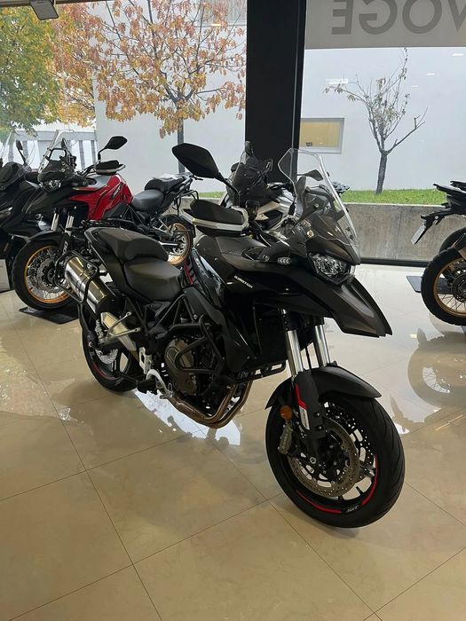 QJ Motor SRT 700 ON ROAD