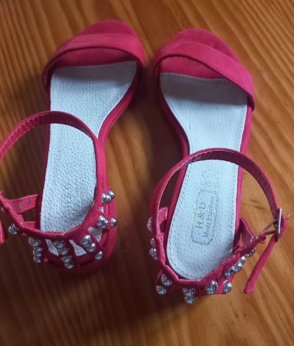 Sandálias vermelhas novas tam.38