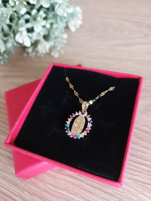 Łańcuszek z medalikiem z Matką Boską + pudełko prezentowe