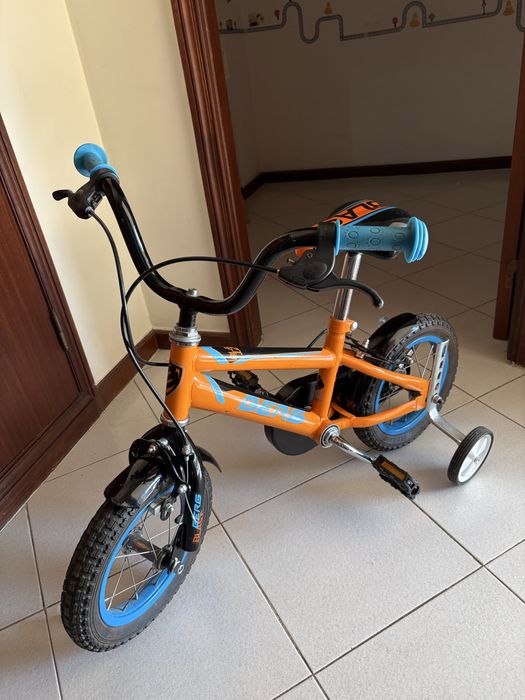 Bicicleta infantil com rodinhas