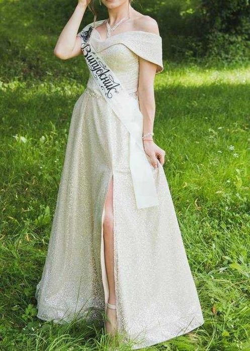 Випускне плаття.