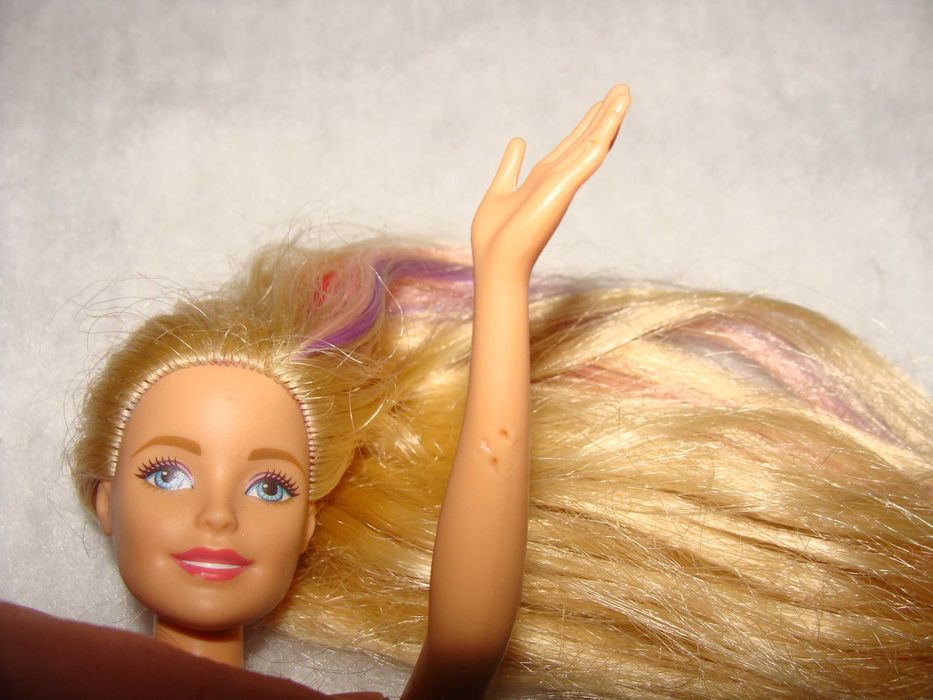 Barbie Endless Hair Kingdom Snap'n Style Princess (Ref. DPH25)
