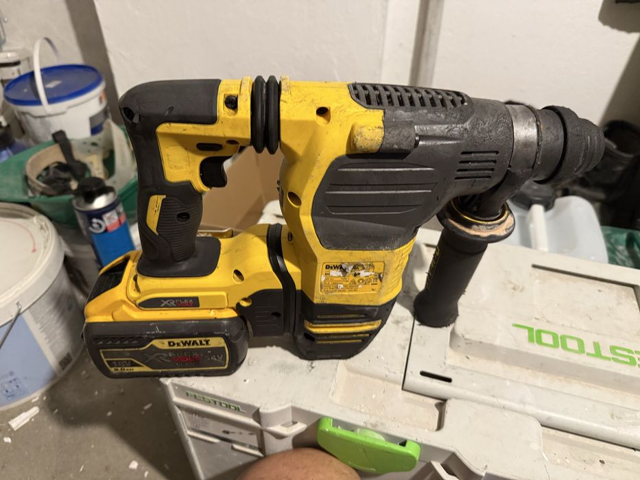 Mlotowiertarka dewalt DCH333