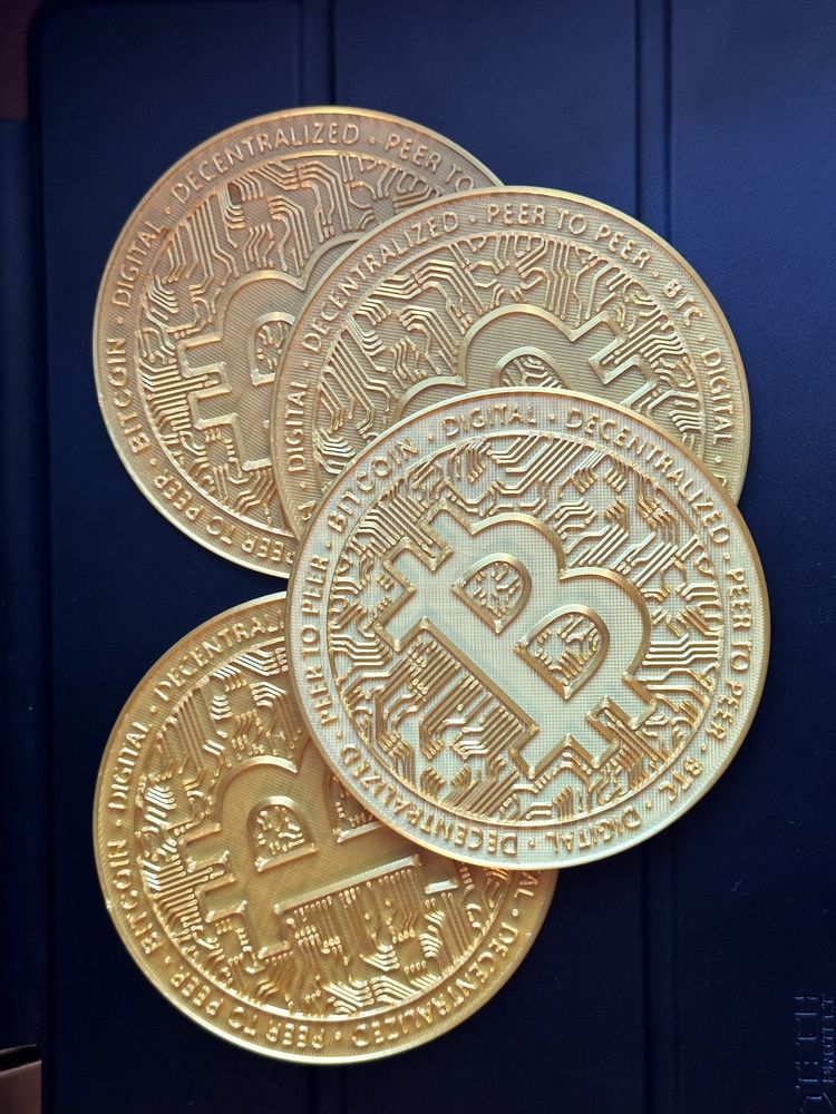 Zestaw 4 podkładek pod kubek druk 3d w kolorze złotym z logo bitcoina