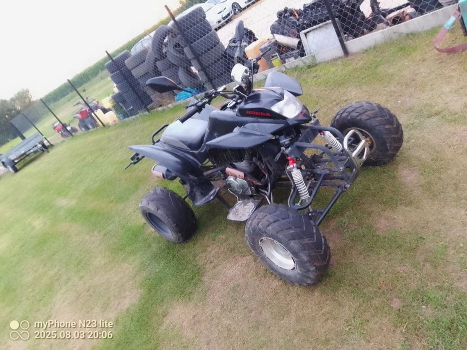 Quad HONDA -250-