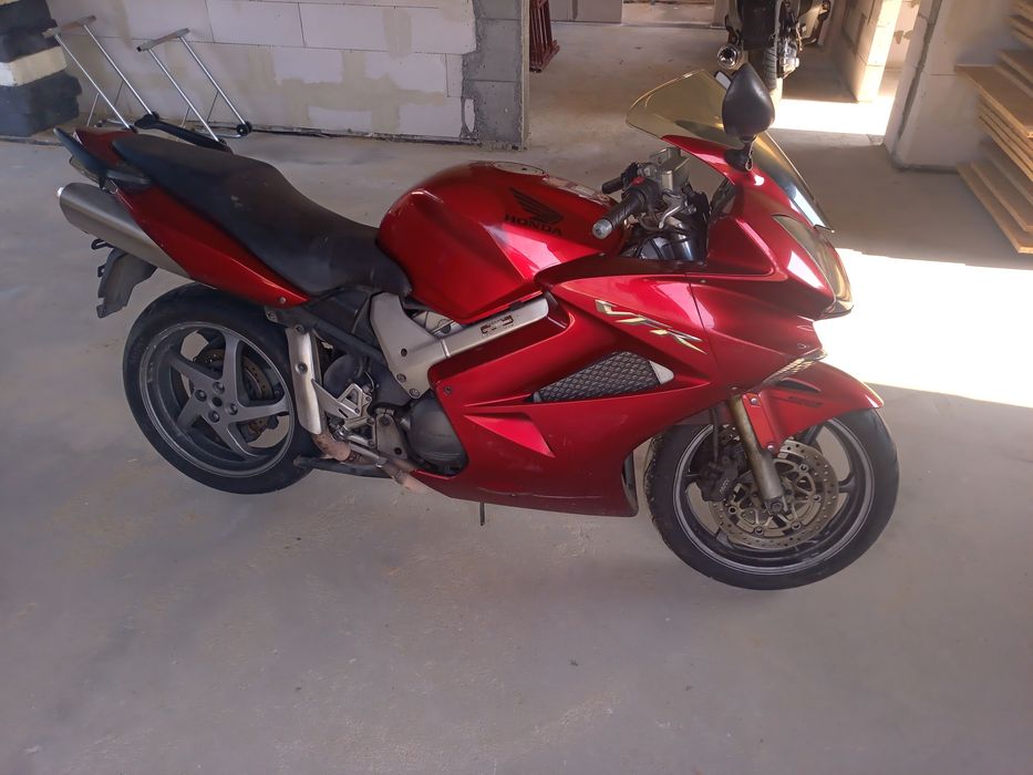 Błotnik tył vfr 800 v tec stelaż lagi chłodnica bak