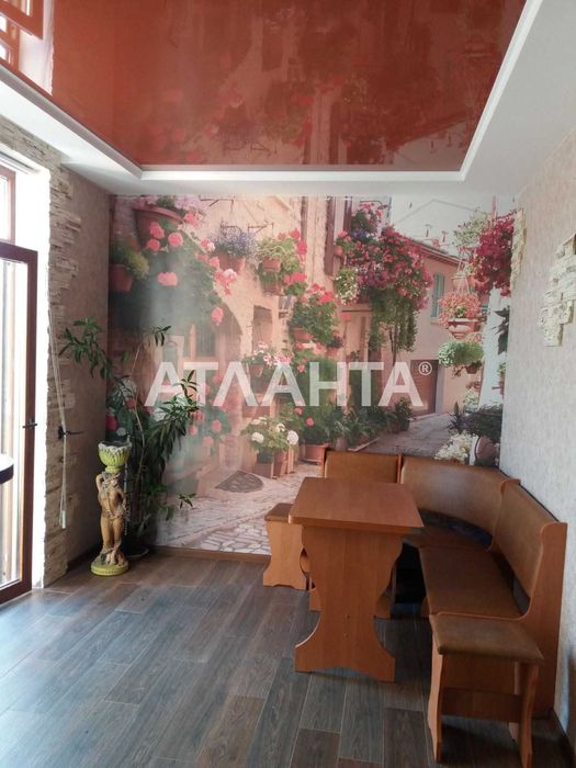 Дом 2016 года с гостевым домиком и ухоженным двориком