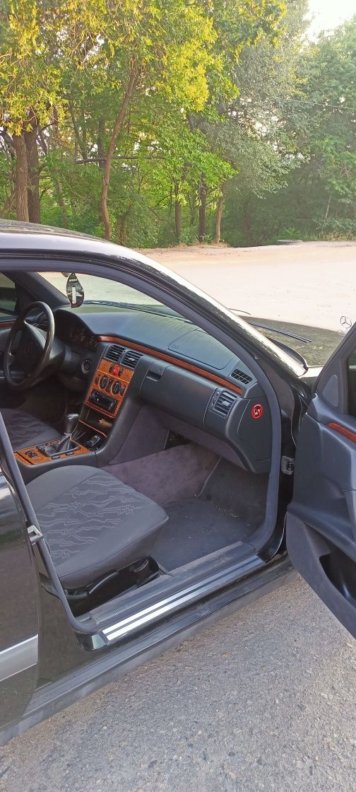 Продам Mercedes W210