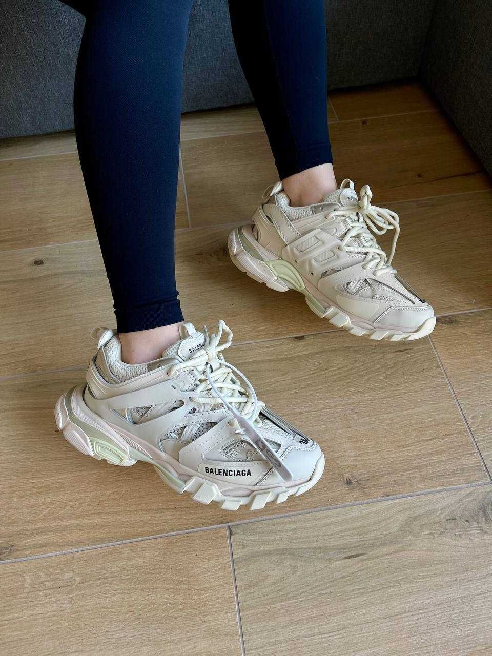 Жіночі кросівки Balenciaga Track 3.0 Beige