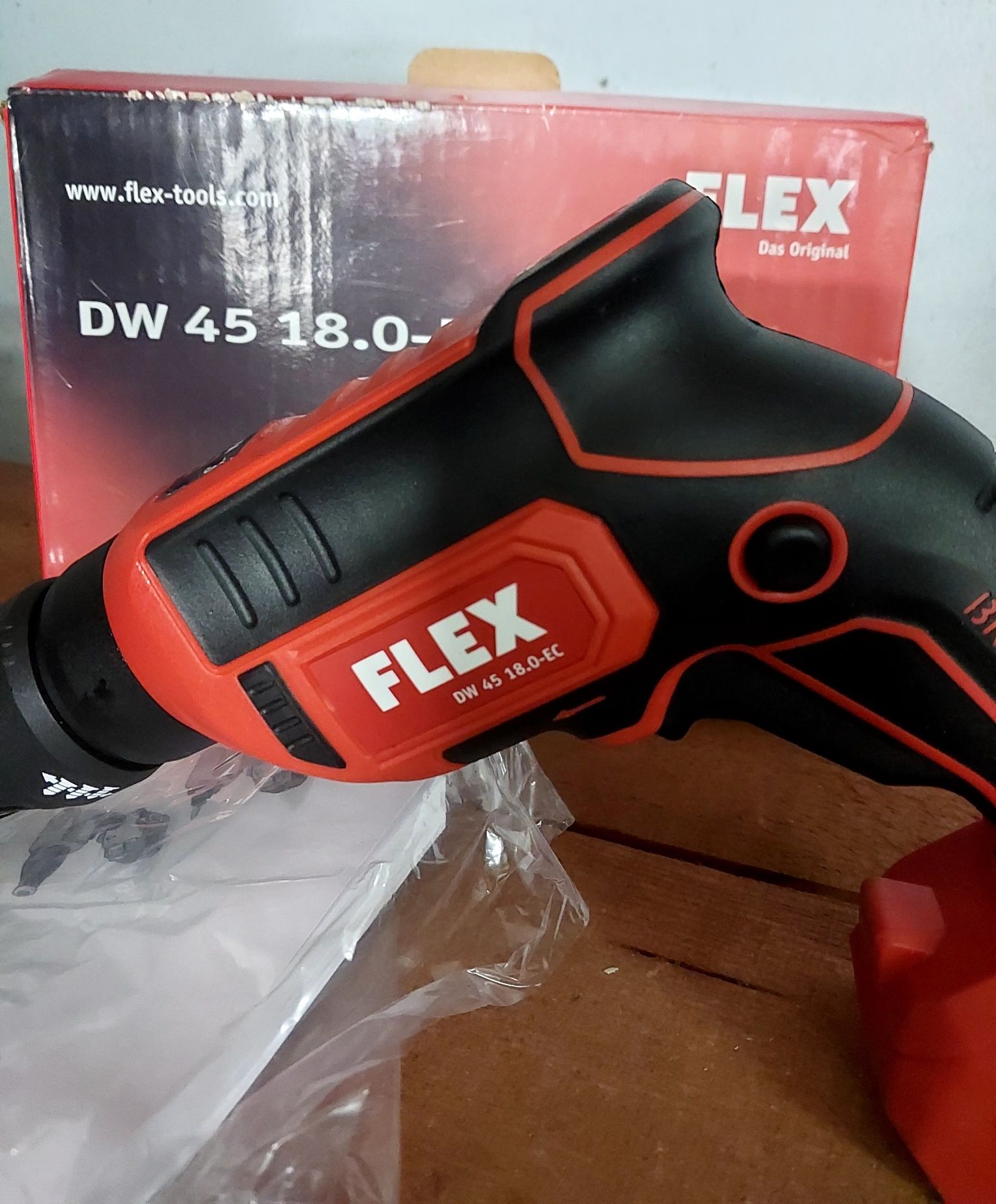 Nowa akumulatorowa wkrętarka FLEX DW 45 18.0-EC do suchej zabudowy
Wys