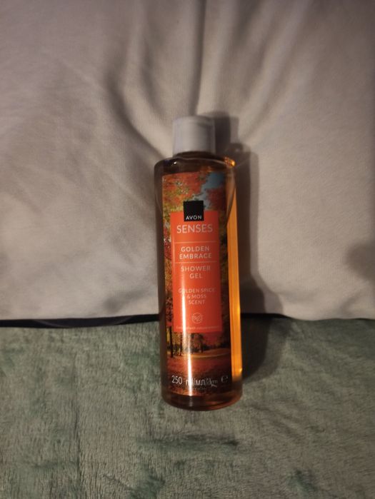 Avon - Żel pod prysznic Golden Embrace zapach jesienny 250 ml