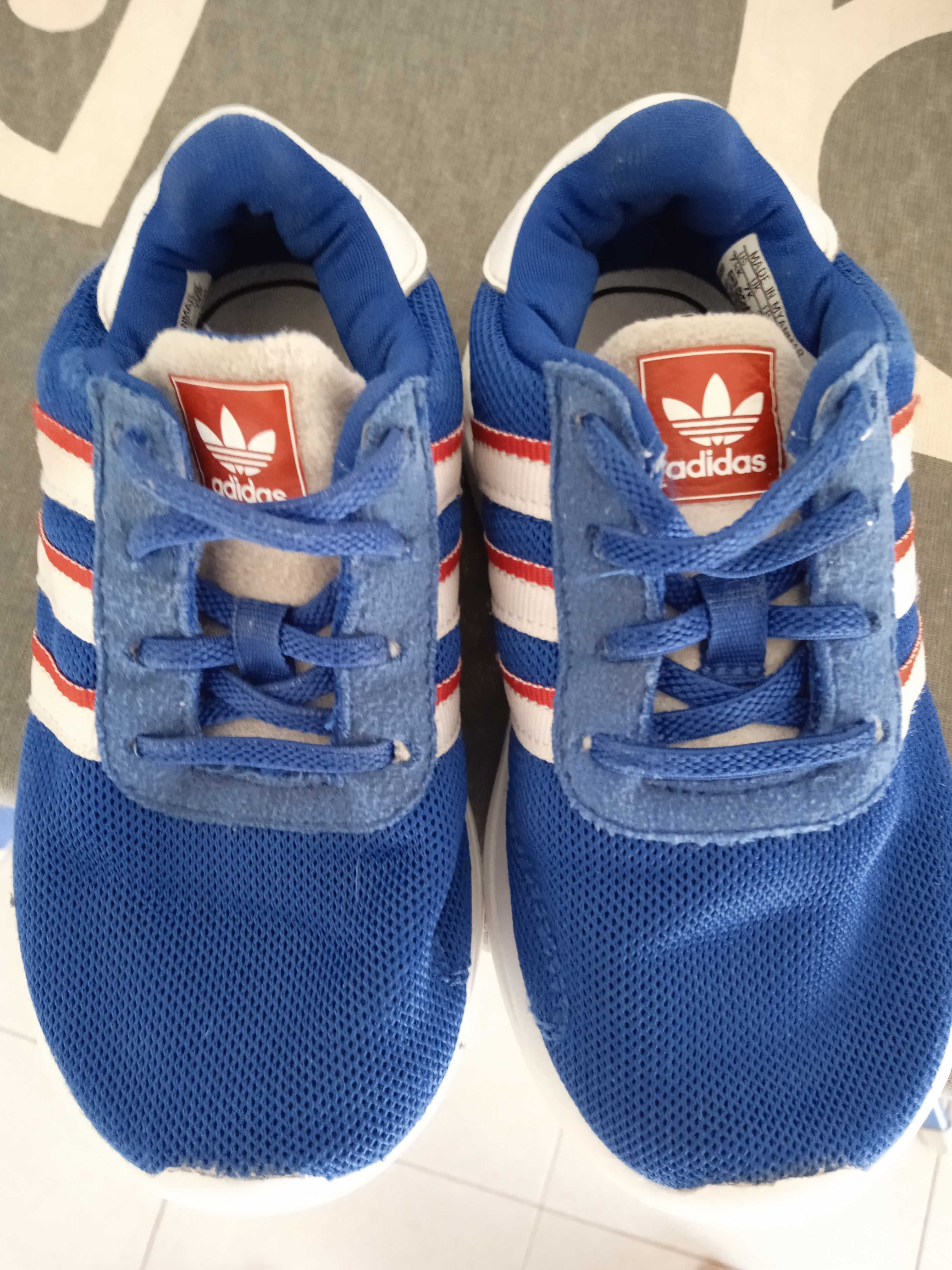 Tênis Adidas de criança tamanho 24