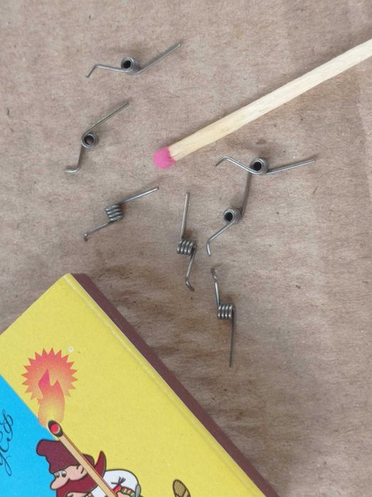 Пружина кручения  для зажима