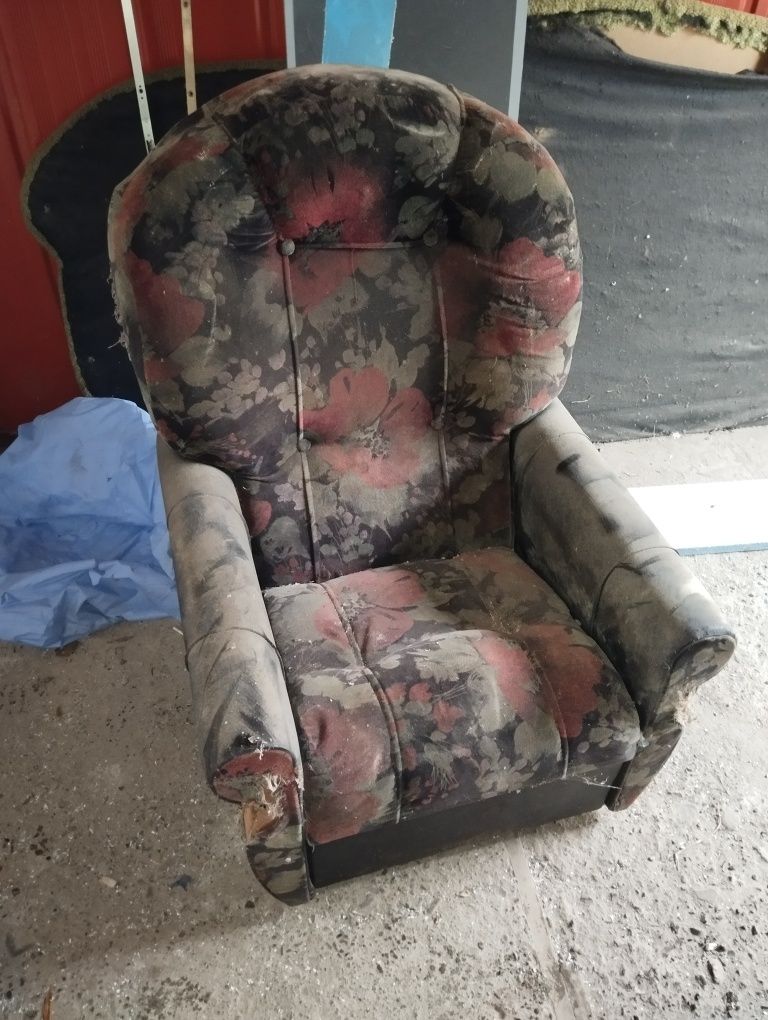 Продам мебель стару