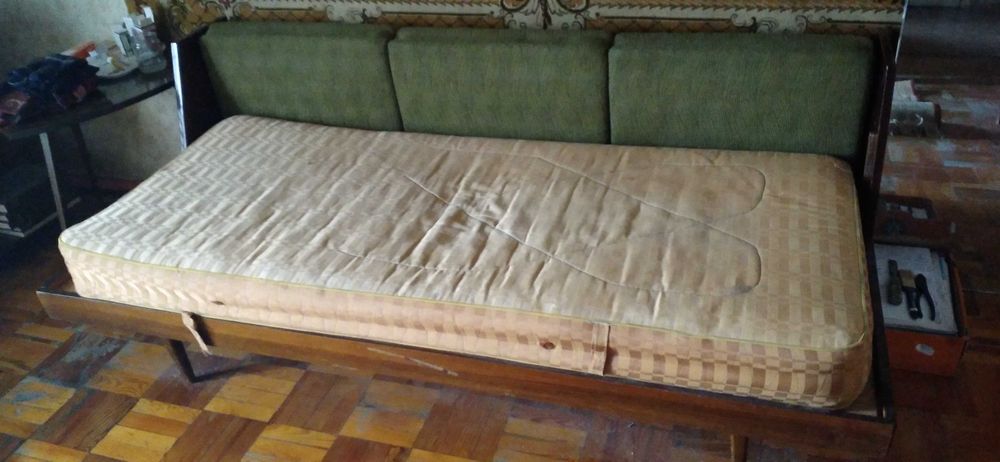 Диван-ліжко б/в, з матрацем б/в
