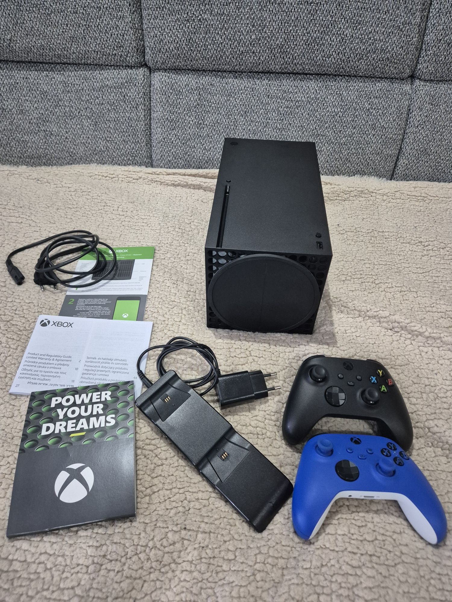 Konsola XBOX X Series 1TB z NAPĘDEM + dwa oryginalne pady - jak NOWA