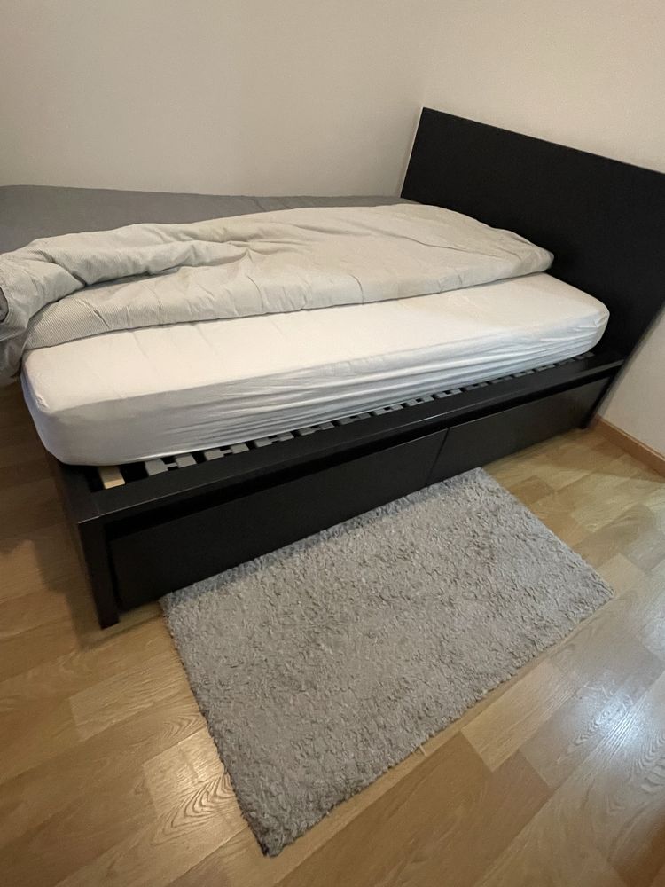 Cama casal com Colchao e Edredão Incluido