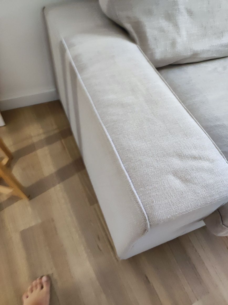Sofá IKEA KIVIK 2 lugares bege – Confortável e em bom estado