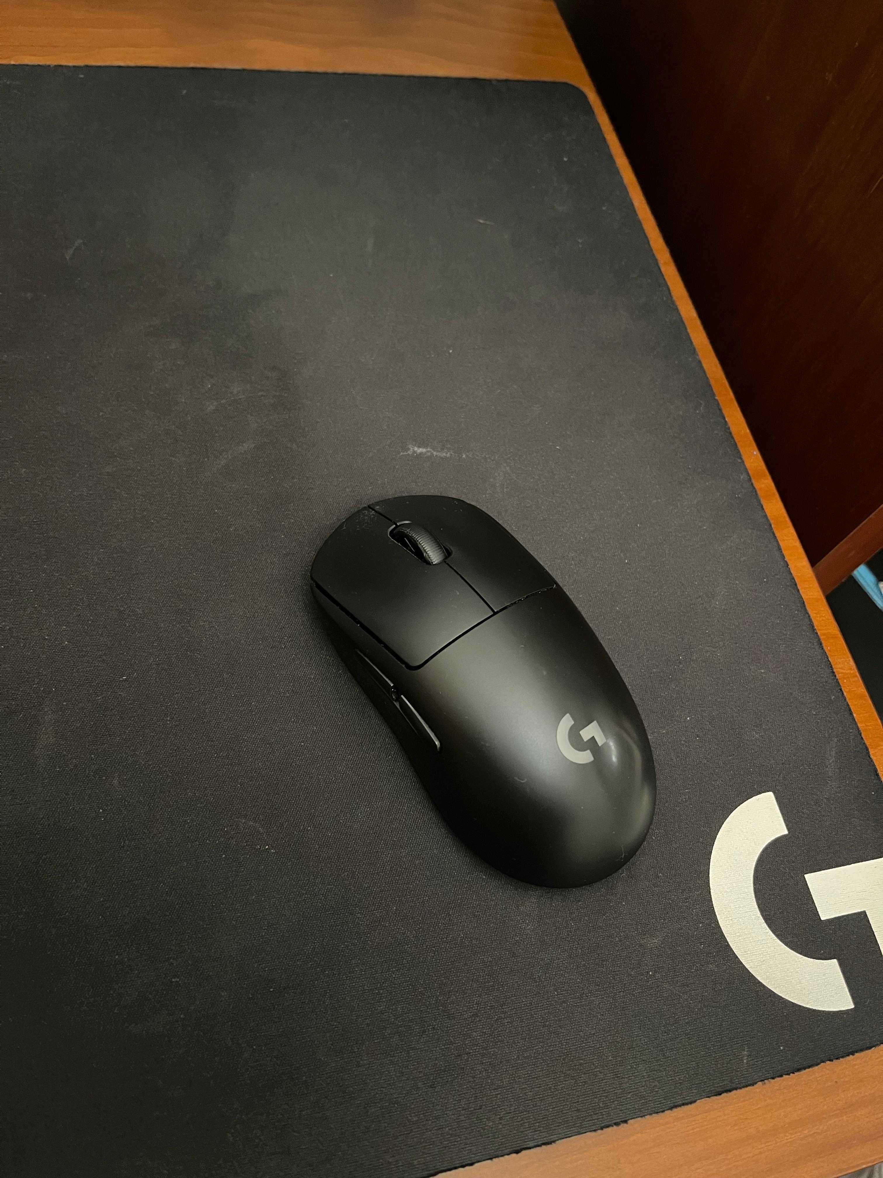 Setup Gaming completo - inclui torre, monitores e perifericos