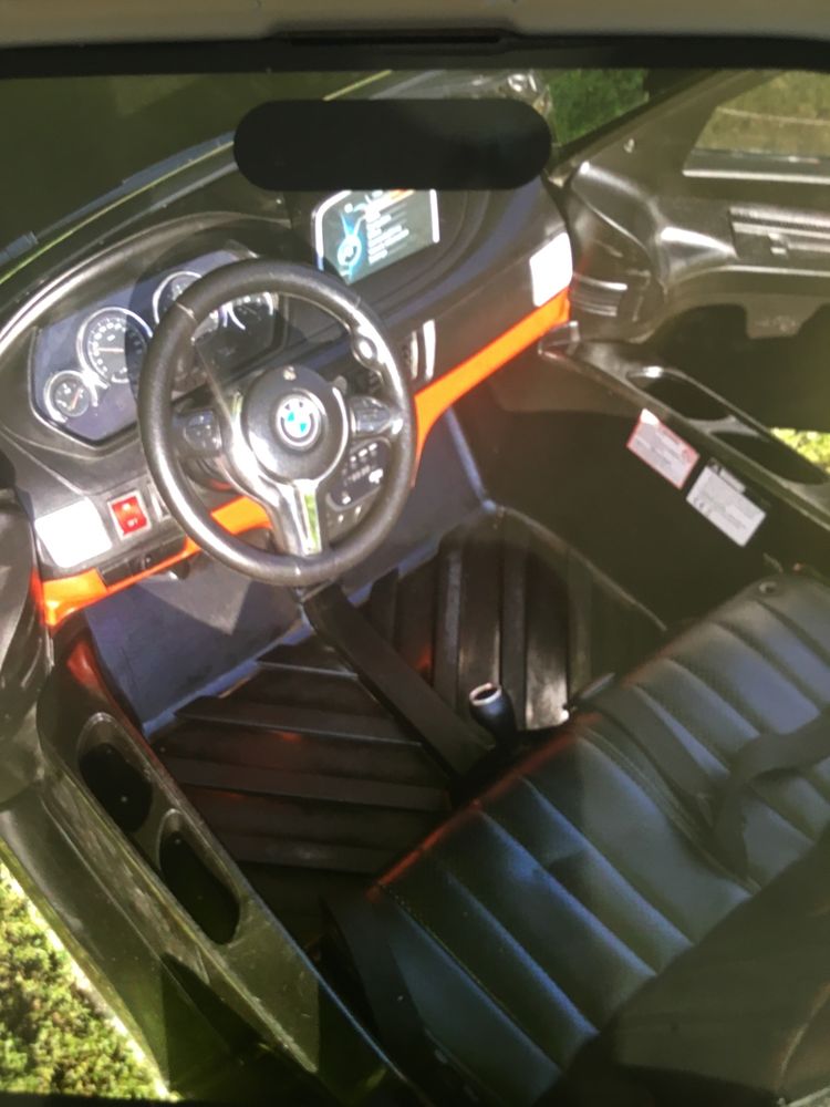 Samochód na akumulator BMW X6  2-osobowe .   PILOT  USB  MP3