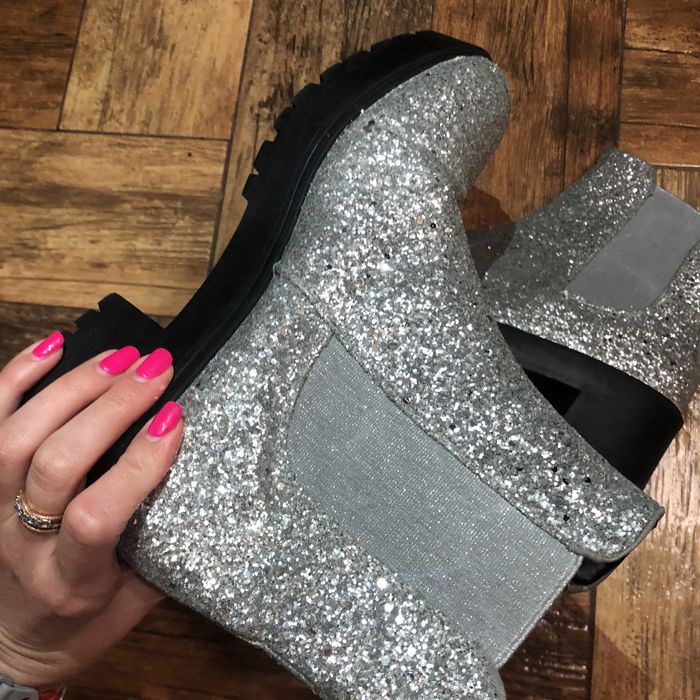 Челсі Asos черевики жіночі на тракторній підошві блискучі срібні 28 см