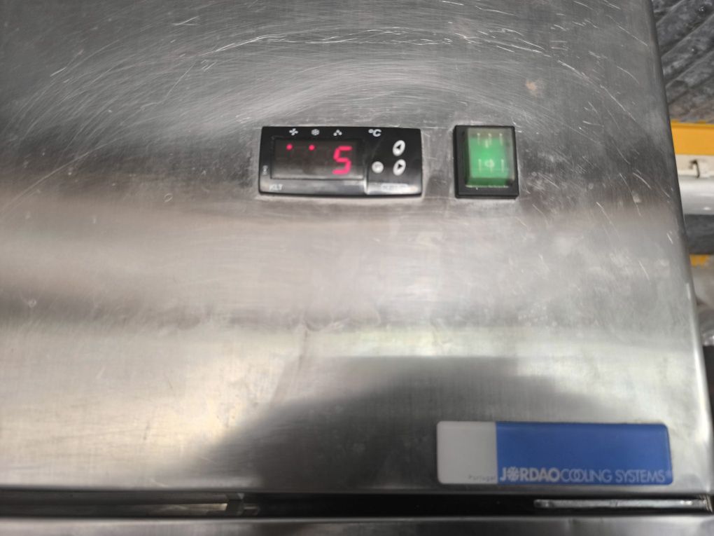 Refrigerador de alimentos marca JORDÃO