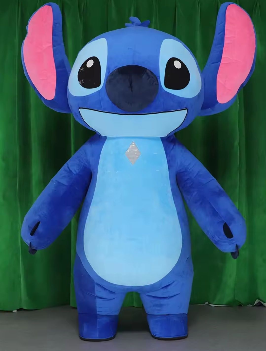 Żywe maskotki panda i Stitch