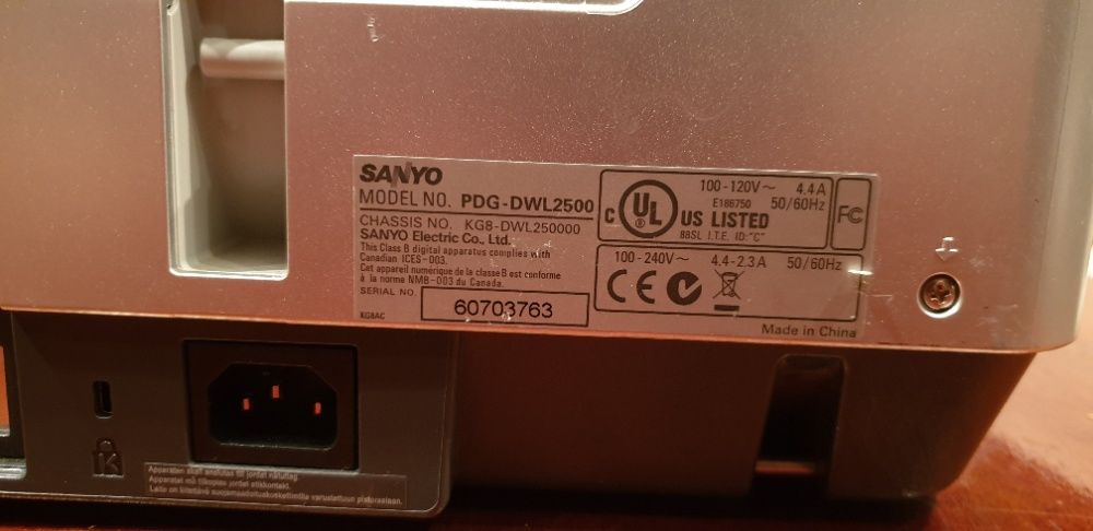 Sanyo PDG-DWL2500 projektor ultrakrótkoogniskowy