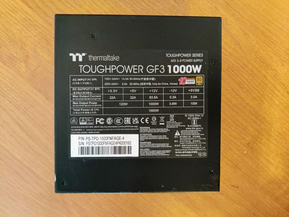 Thermaltake GF3 1000W Gold мощный, тихий, полностью модульный БП