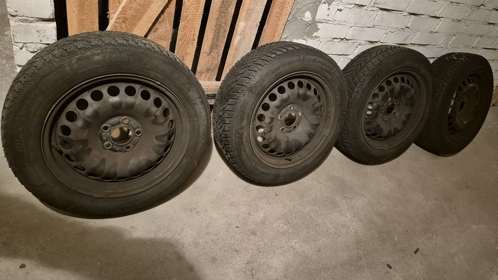 Opony zimowe na stalowych kołach do Forda 16"
