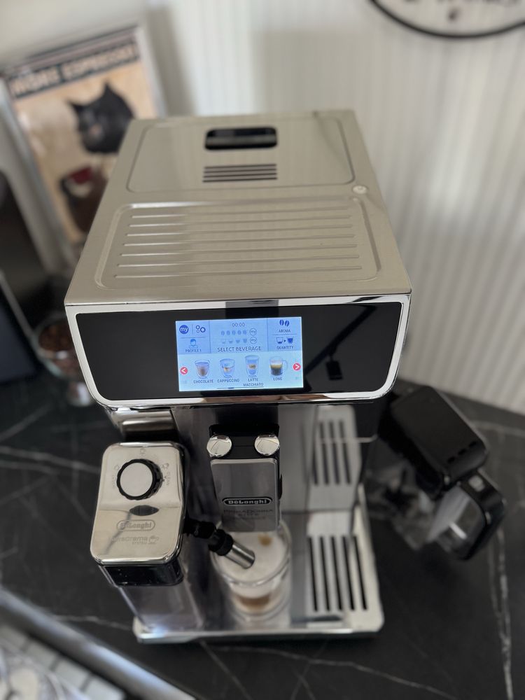 Кавомашина Delonghi PrimaDonna ELITE Expirence
