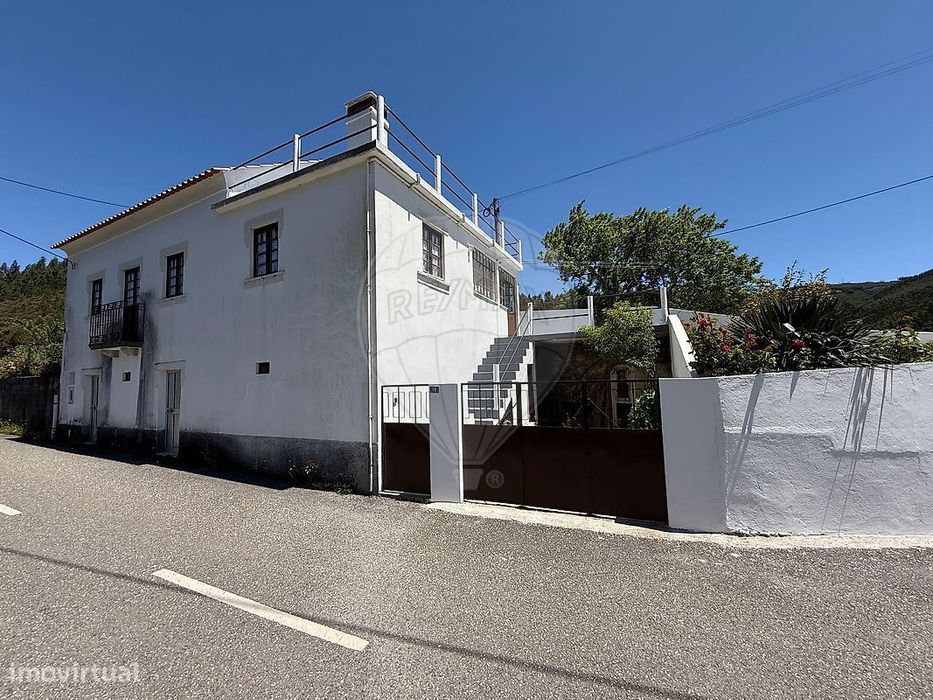 Moradia T4 para venda