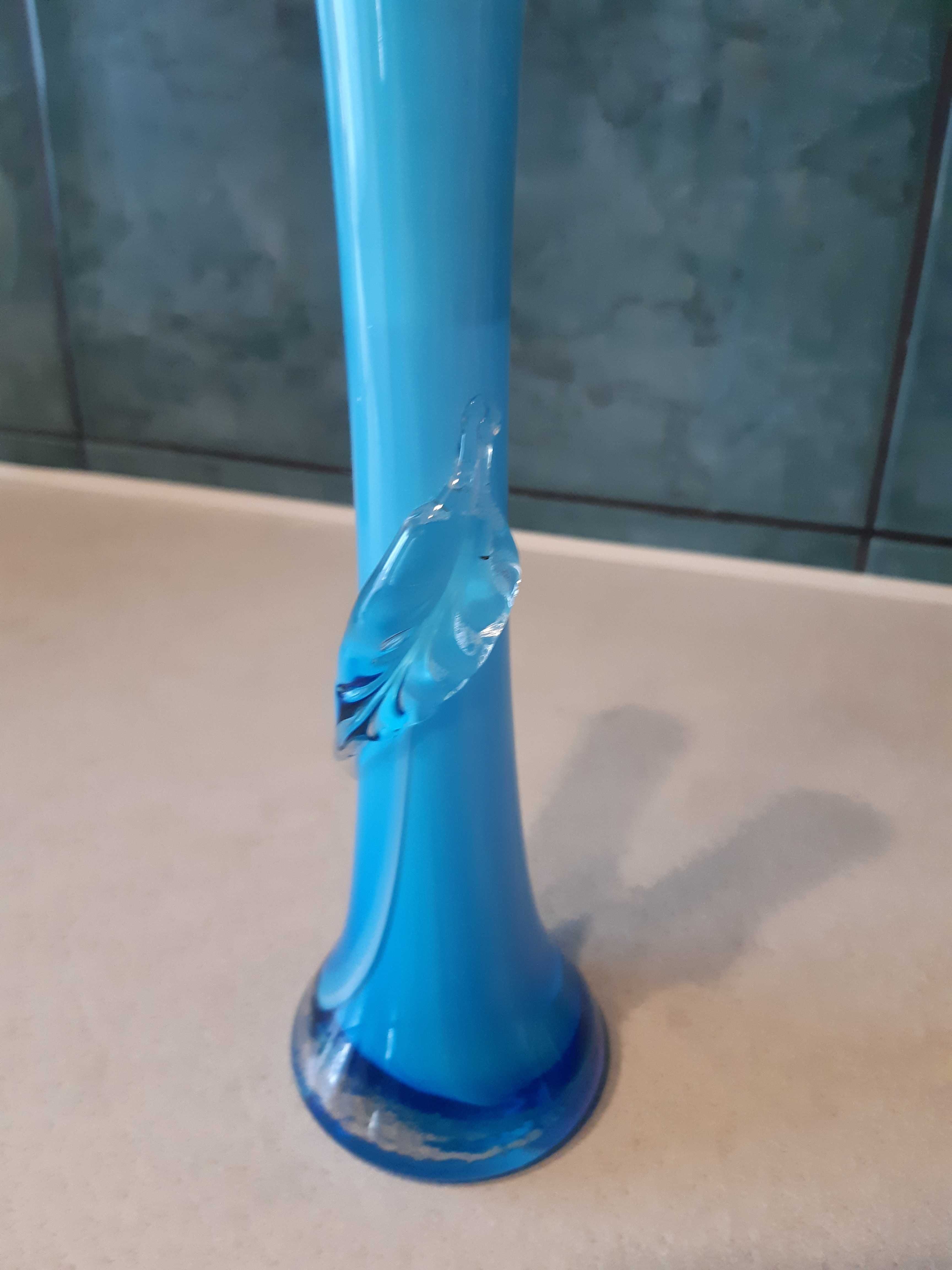 Stary szklany niebieski wazon (flecik).