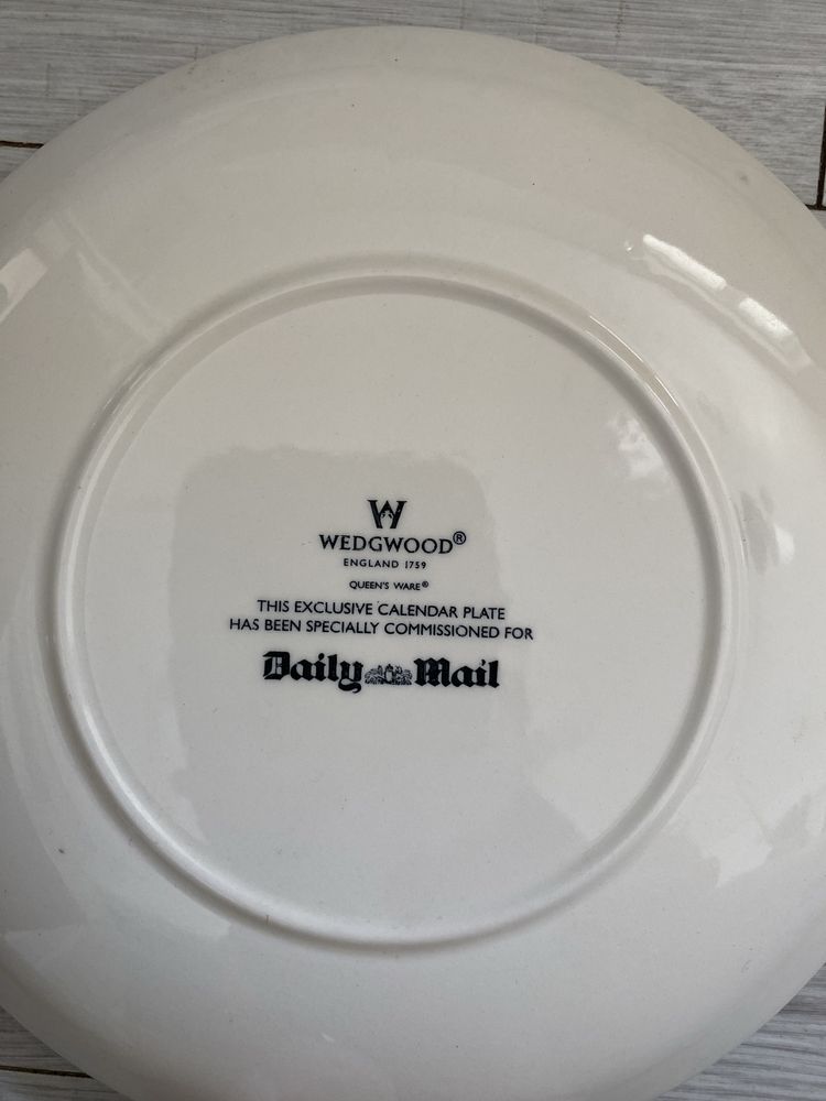 Talerz z kalendarzem Wedgwood 2003