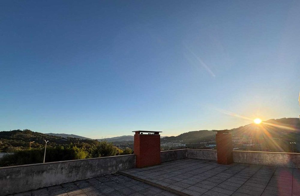 Apartamento t4 com terraço