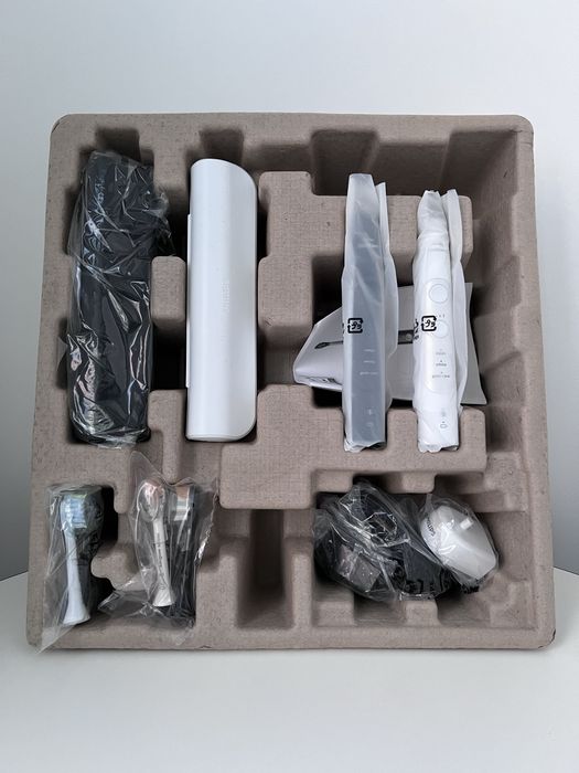 Набір зубних щіток PHILIPS Sonicare Series 6100 HX7513/70 HX7514/01