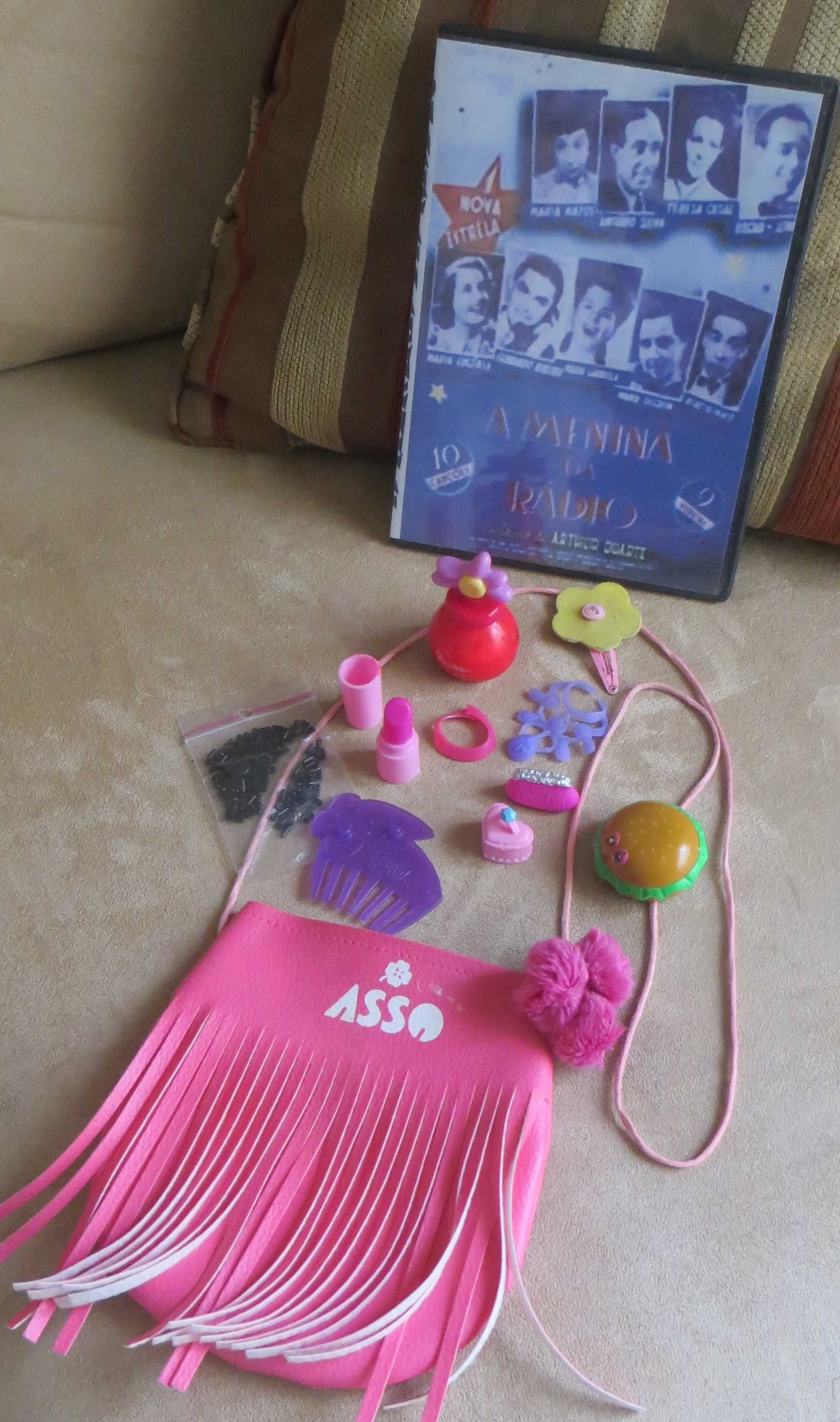 Mala Criançac/ 10 Acessórios da Barbie  Oferta DVD A Menina da Rádio