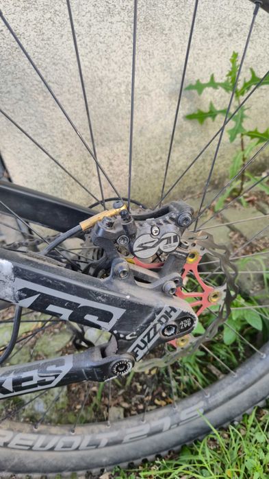 Rower Ns Bikes Fuzz DH 27.5 M Shimano Saint Rock Shox