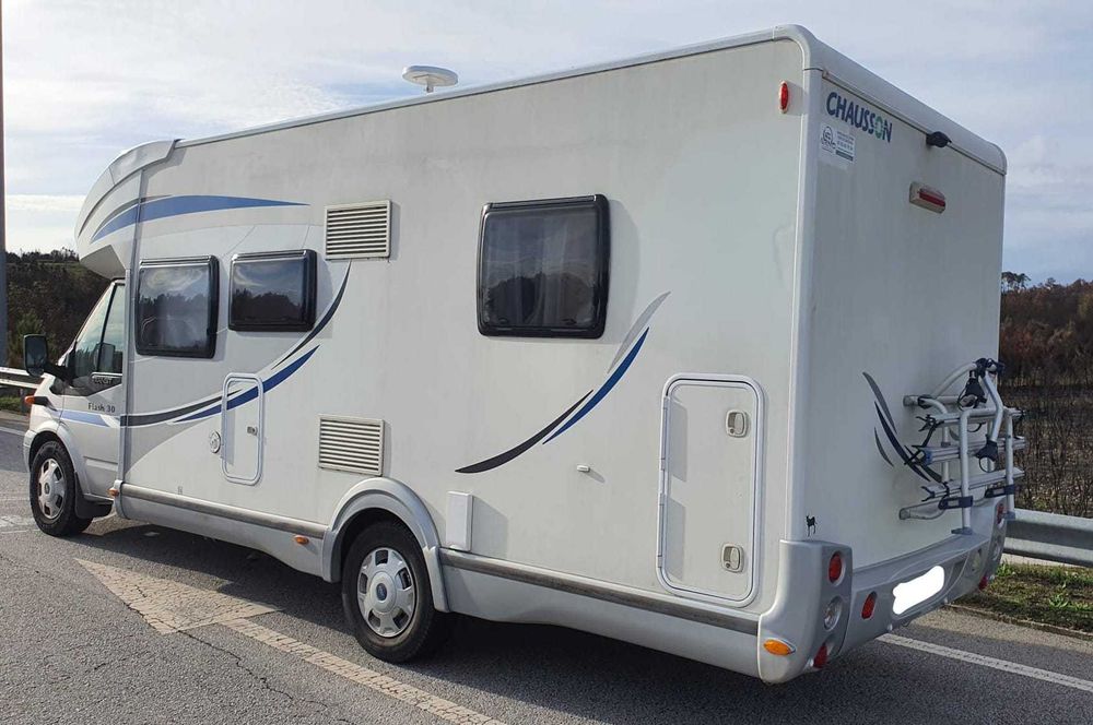 Autocaravana Chausson com Cama Central