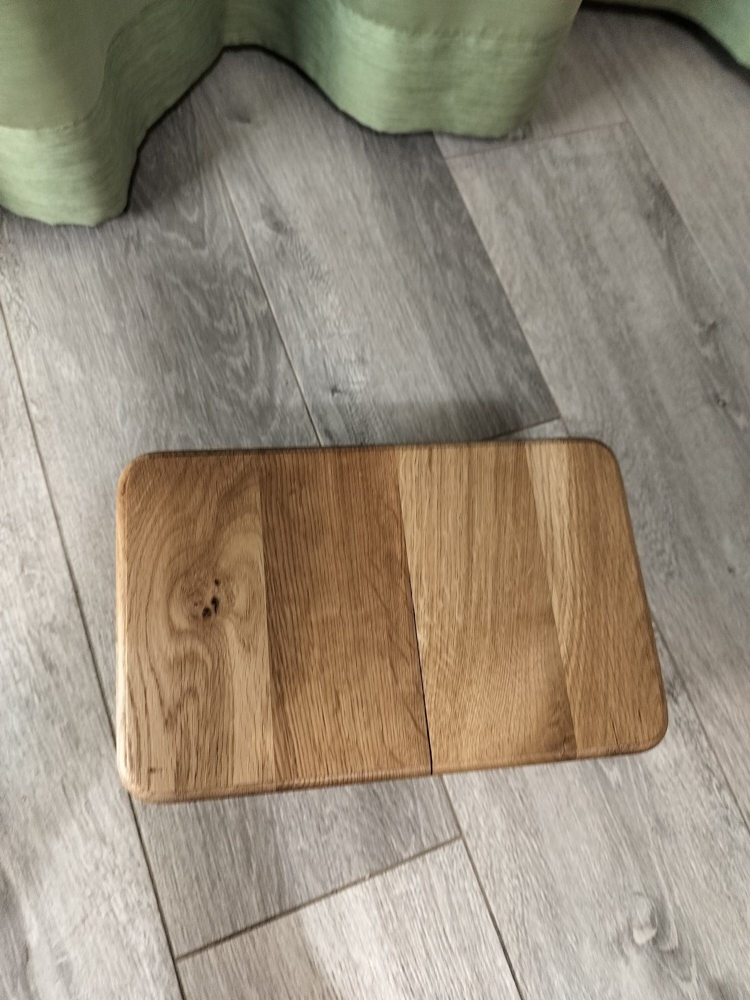Mały taborecik dębowe