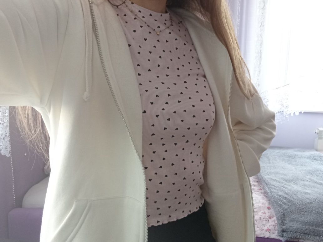 Kremowa, rozpinana bluza