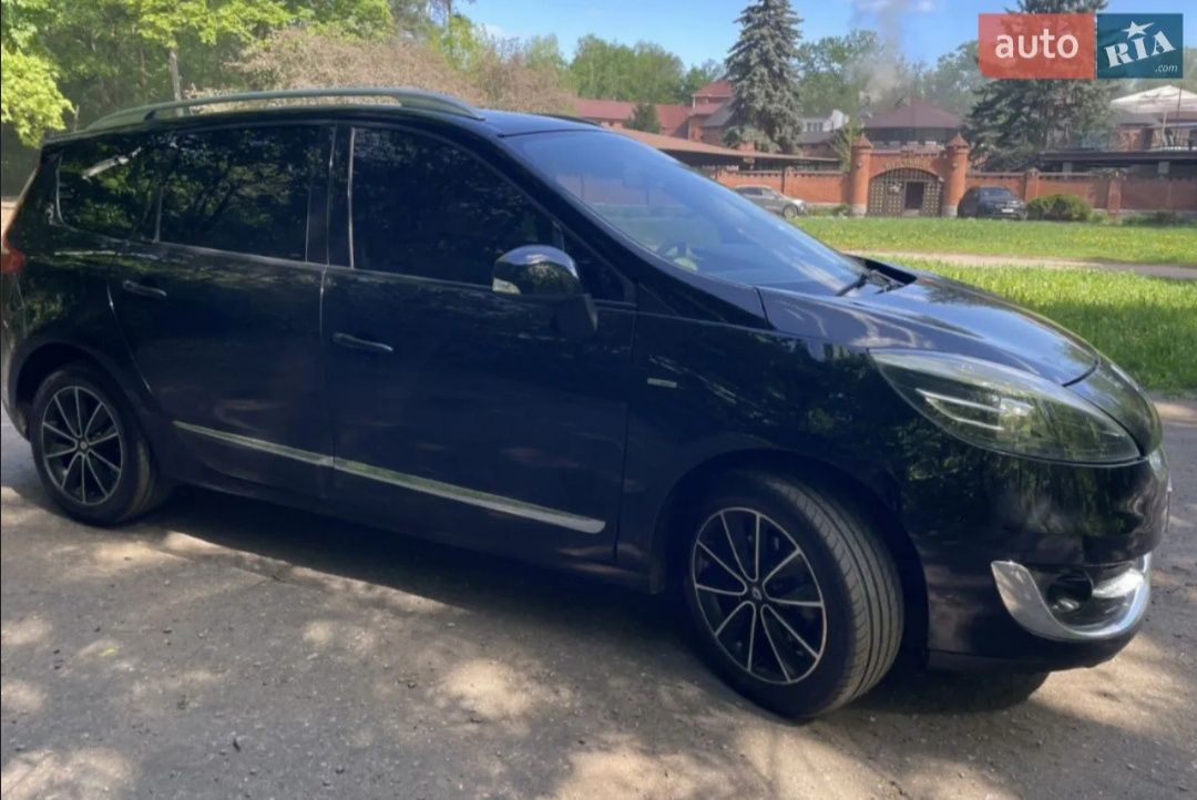 Продам Renault Grand Scenic комплектация BOSE в отличном состоянии !