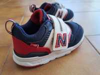 Sapatilhas menino azuis e brancas New Balance